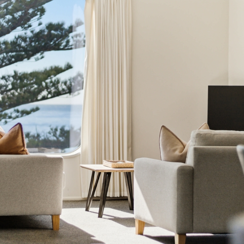 marine horizon lounge room