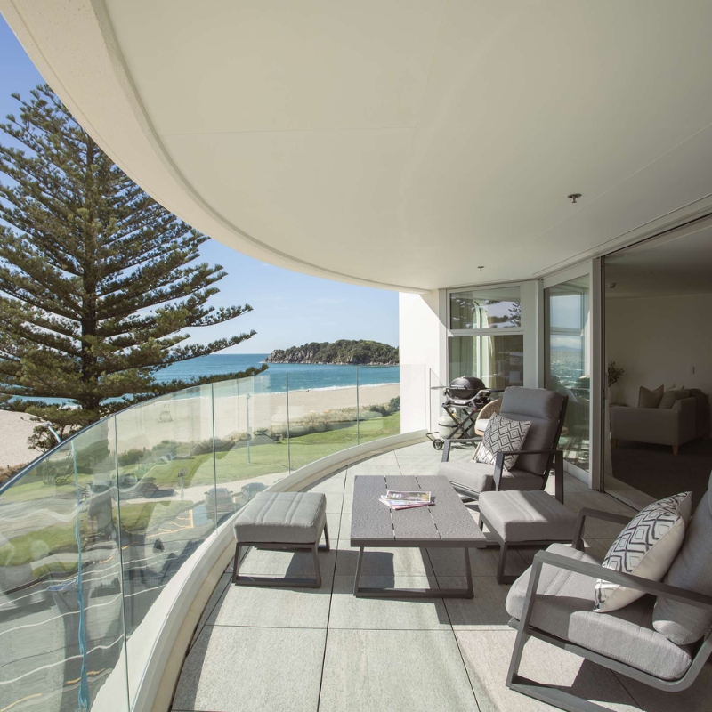 outdoor seating at marine horizon